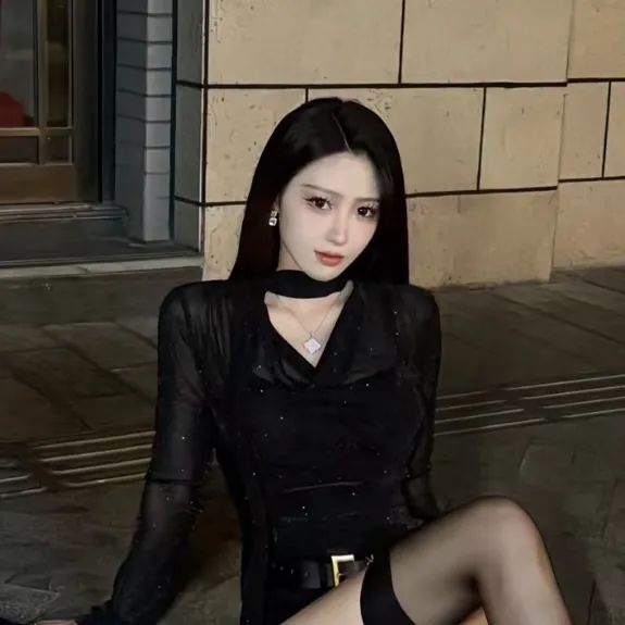 旭旭宝宝连麦女主播性感热舞,不停飞吻,惨遭老婆查房,直接关闭直播!