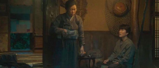 豆瓣9.6，40岁+妈妈熬夜为她哭了一整晚__豆瓣9.6	，40岁+妈妈熬夜为她哭了一整晚