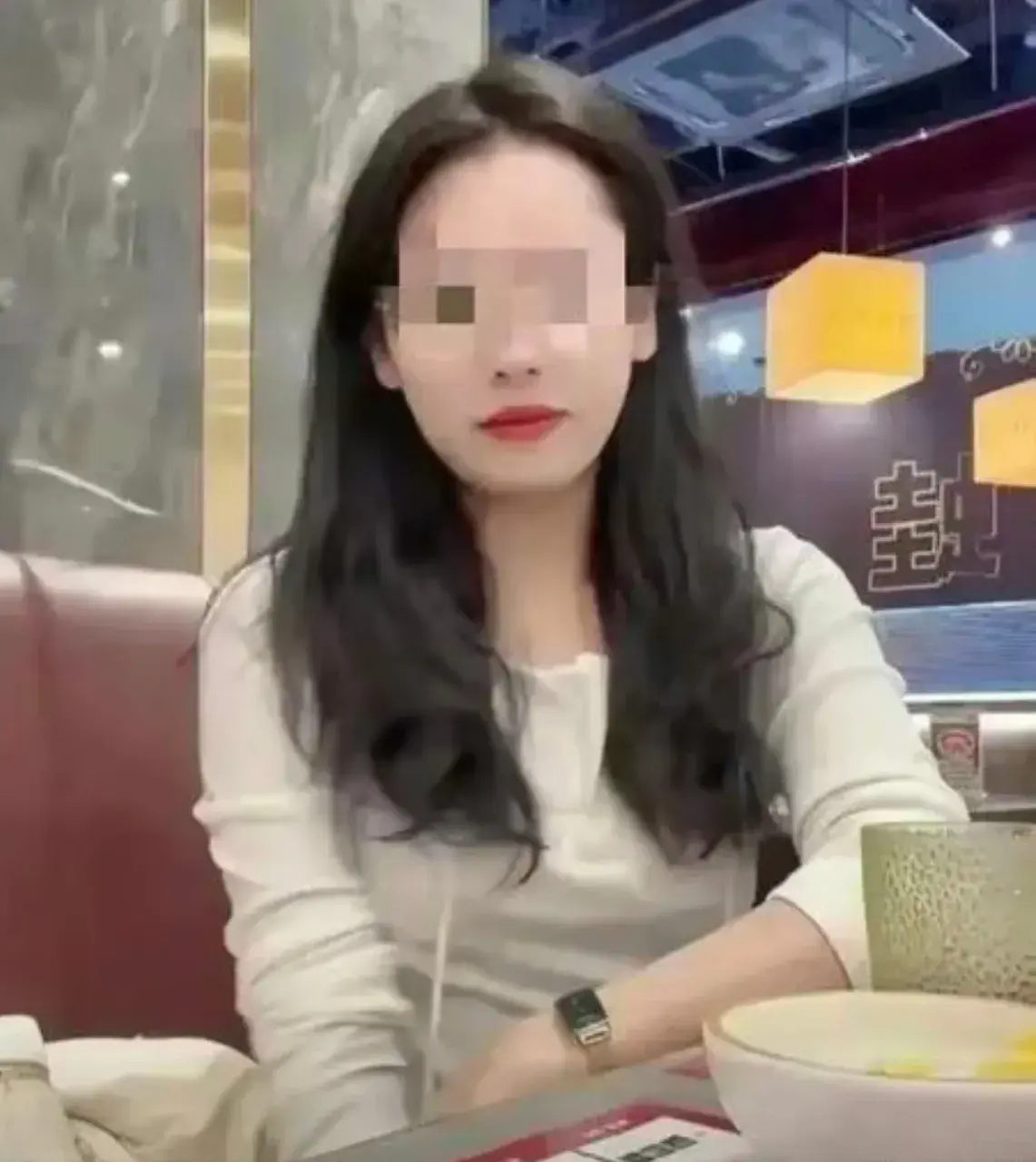 独家揭秘!上海女律师出轨内幕,不雅视频曝光,网友直呼吃瓜!